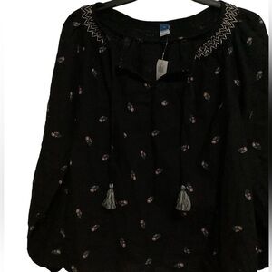 Old Navy embroidered floral blouse NWT